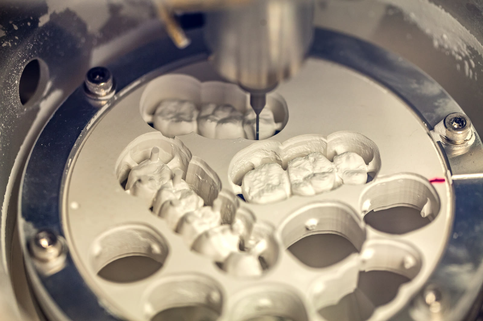 CNC milling machine carving dental crowns